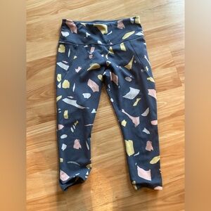 Super cute Title 9 reversible cropped leggings, sz m, grey/grey patterned
